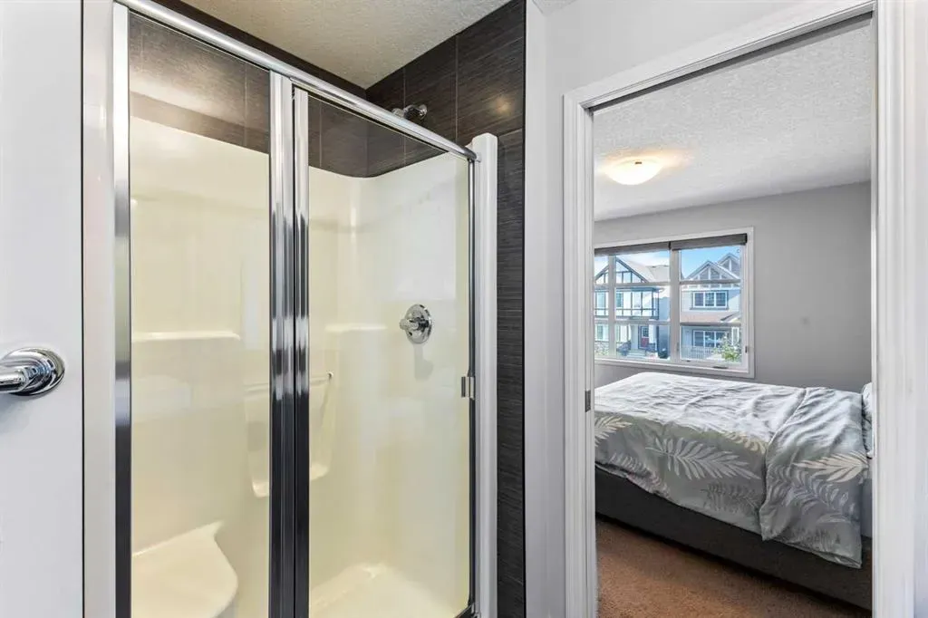 8 Copperpond Avenue SE