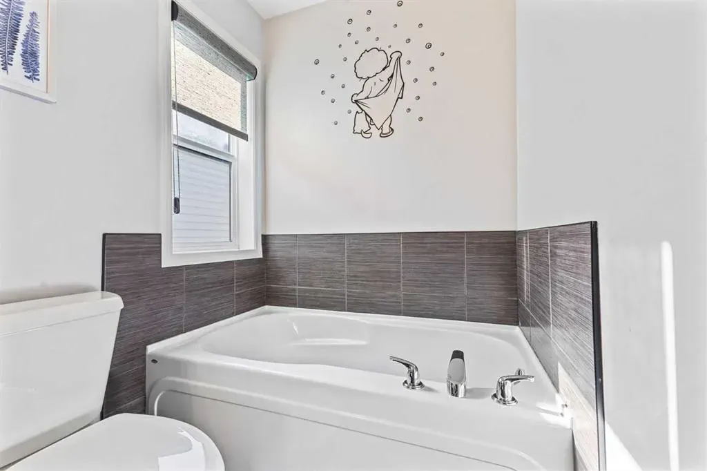 8 Copperpond Avenue SE