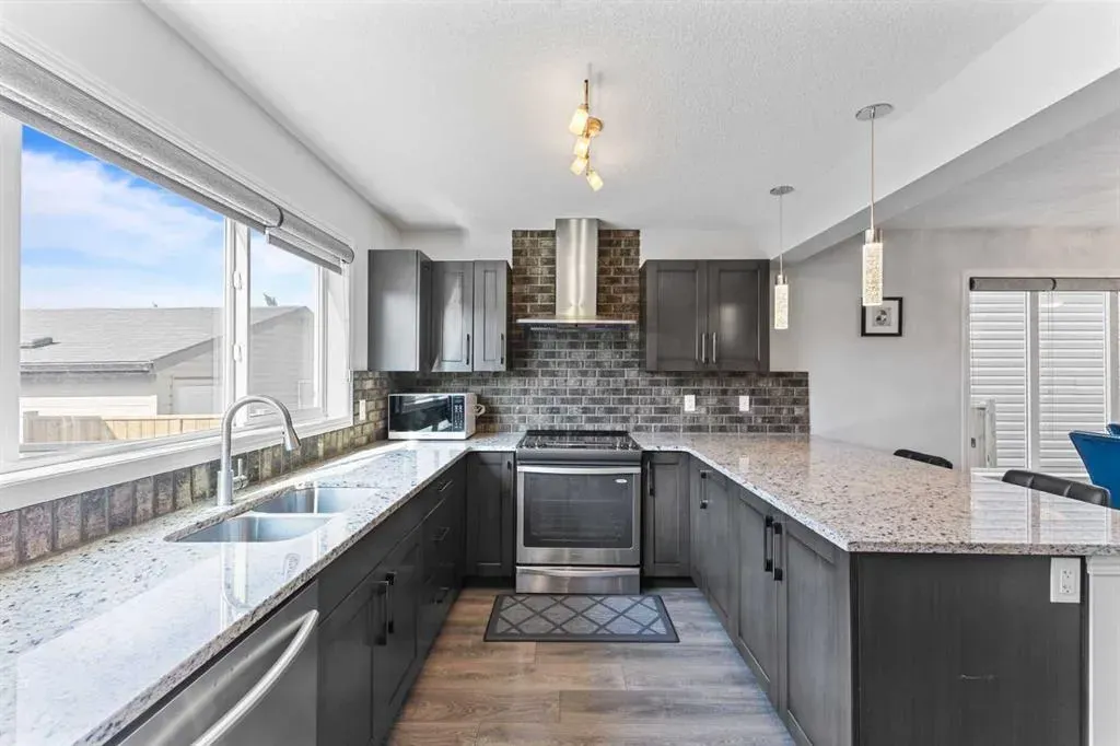 8 Copperpond Avenue SE