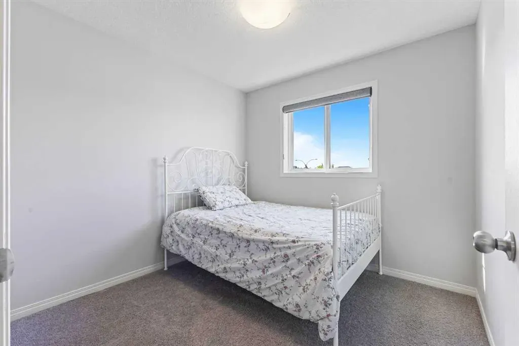 8 Copperpond Avenue SE