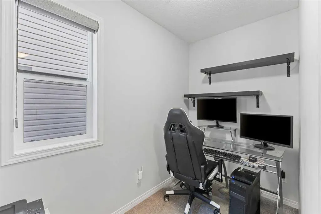 8 Copperpond Avenue SE