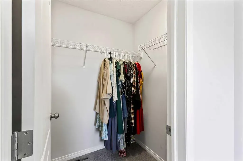 8 Copperpond Avenue SE