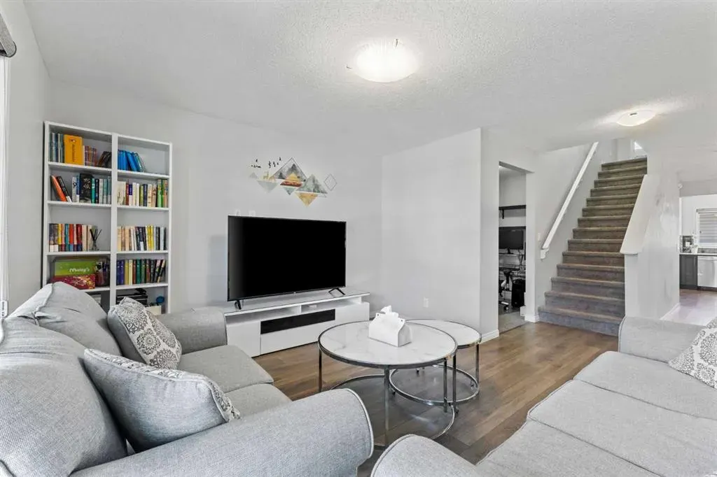 8 Copperpond Avenue SE