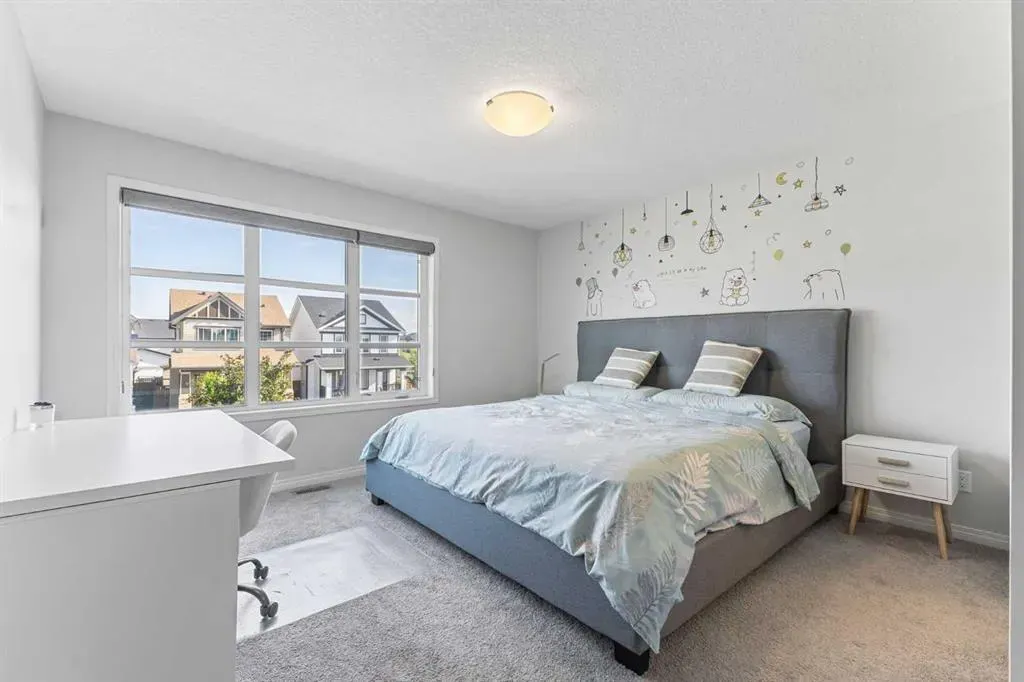 8 Copperpond Avenue SE