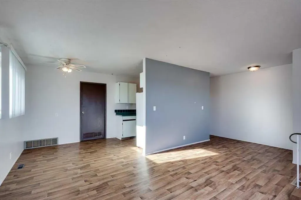 5418 and 5422 48 Avenue