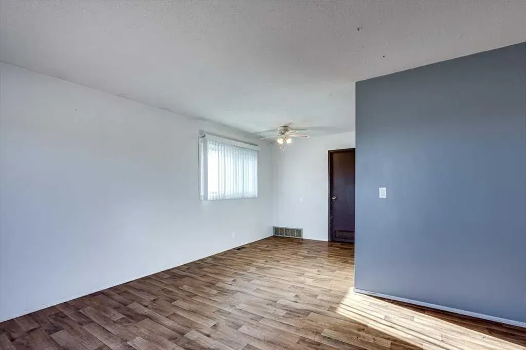 5418 and 5422 48 Avenue