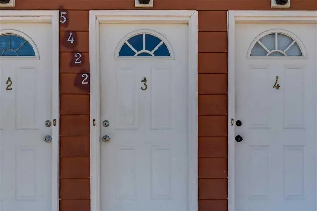 5418 and 5422 48 Avenue