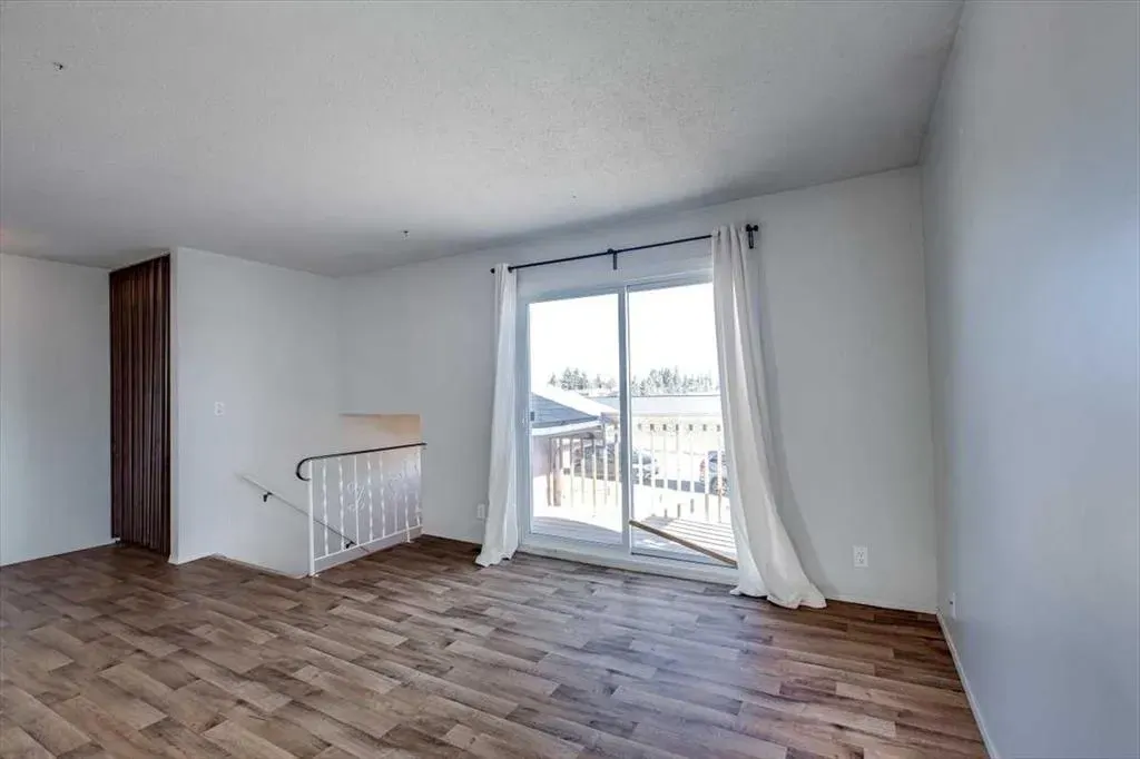 5418 and 5422 48 Avenue