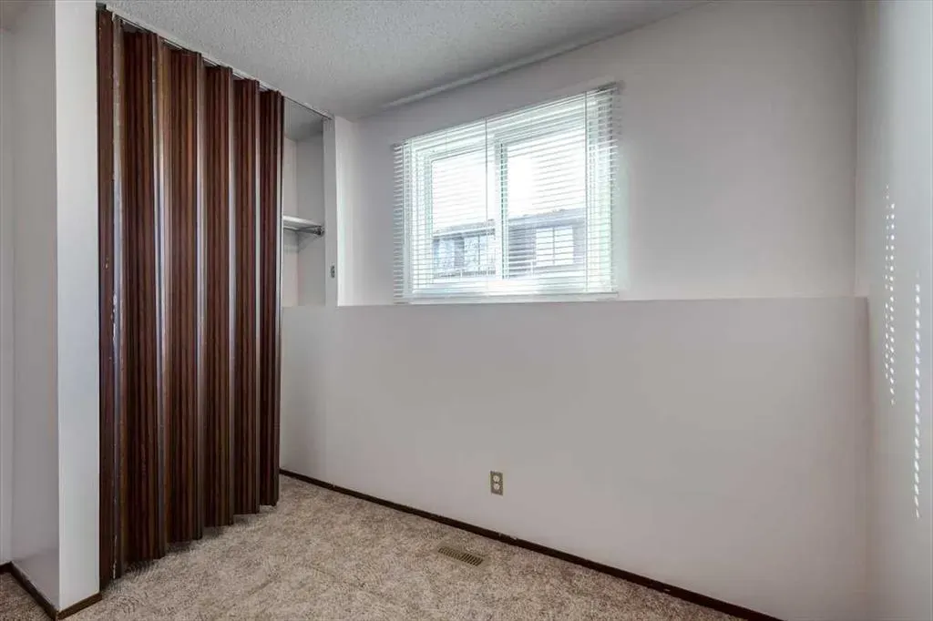 5418 and 5422 48 Avenue