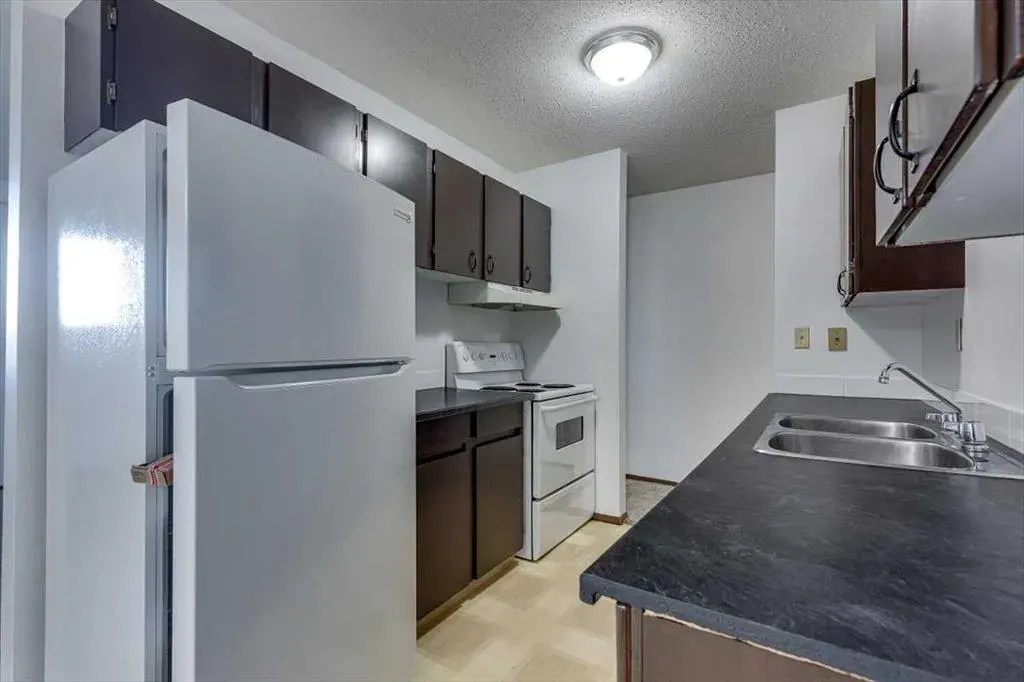 5418 and 5422 48 Avenue