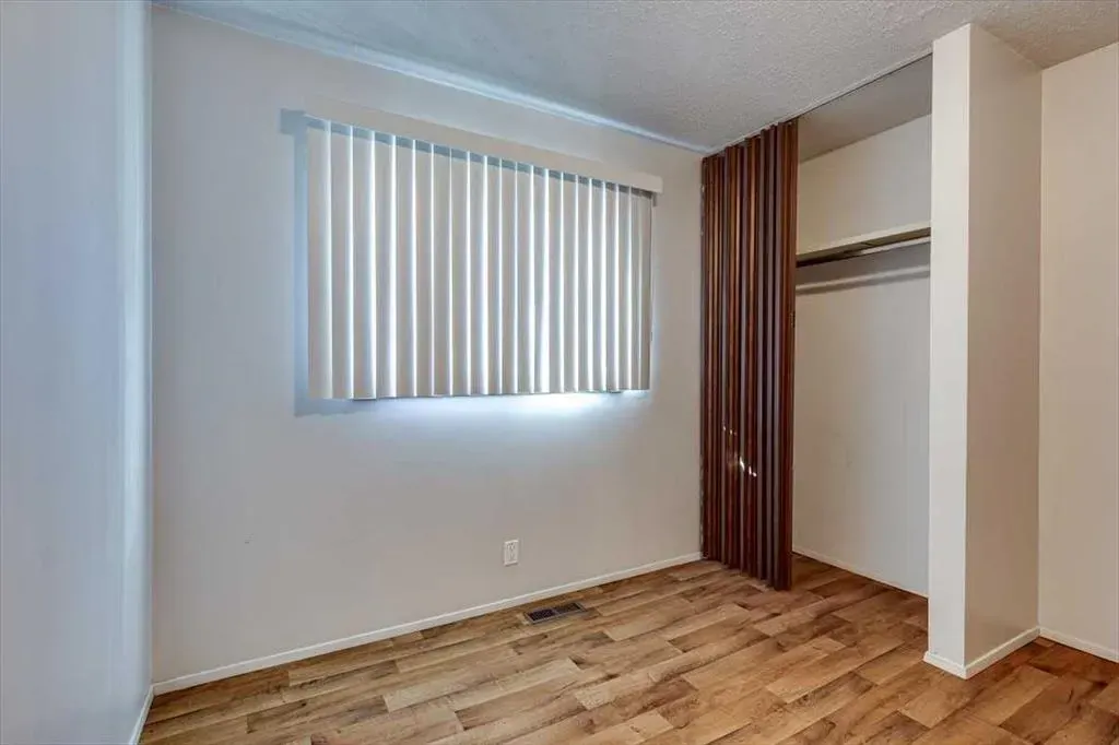 5418 and 5422 48 Avenue