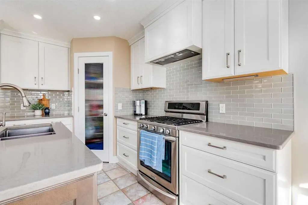 1719 Woodside Boulevard NW