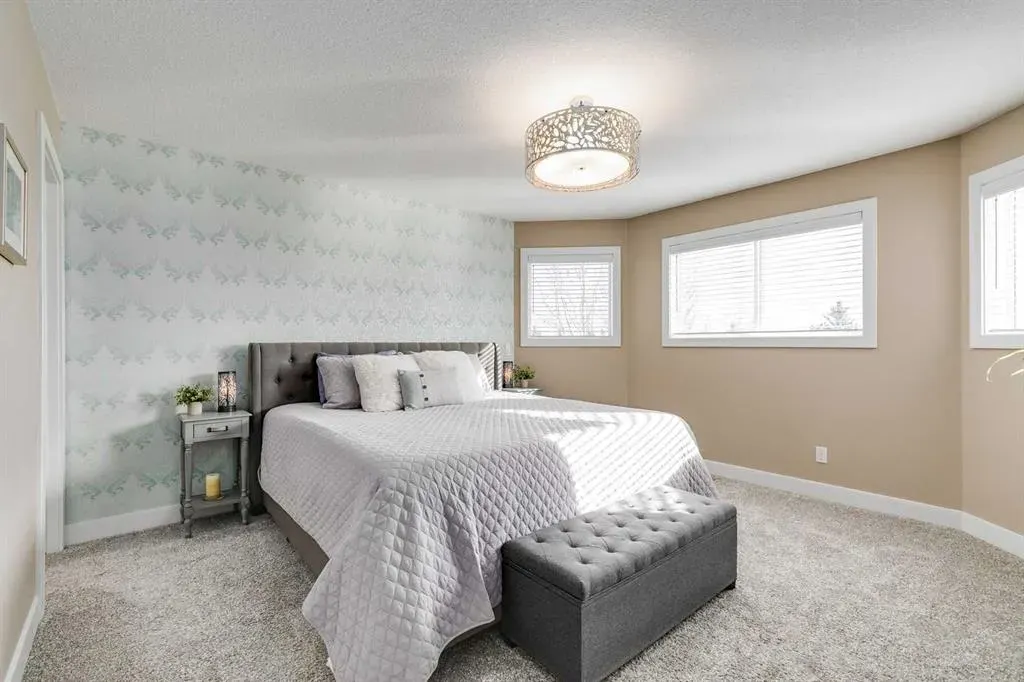 1719 Woodside Boulevard NW