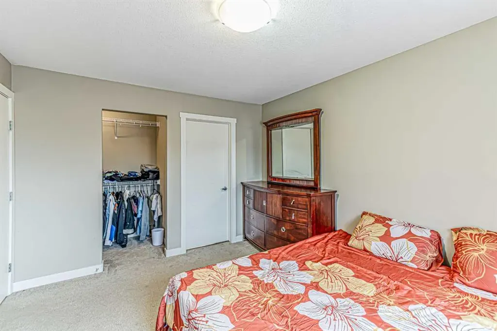 535 Redstone View NE