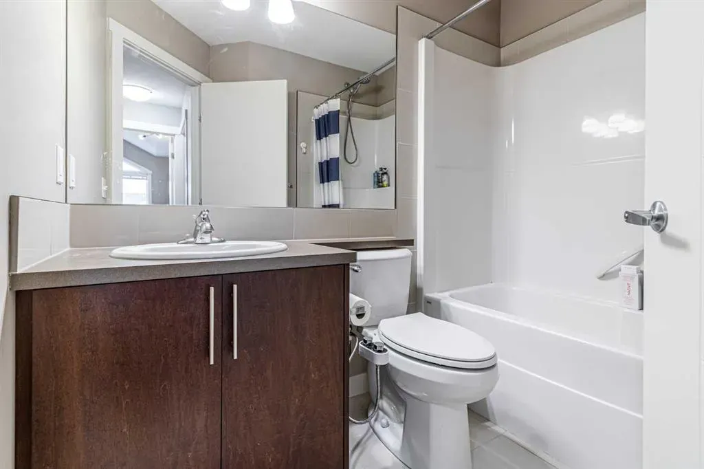 535 Redstone View NE