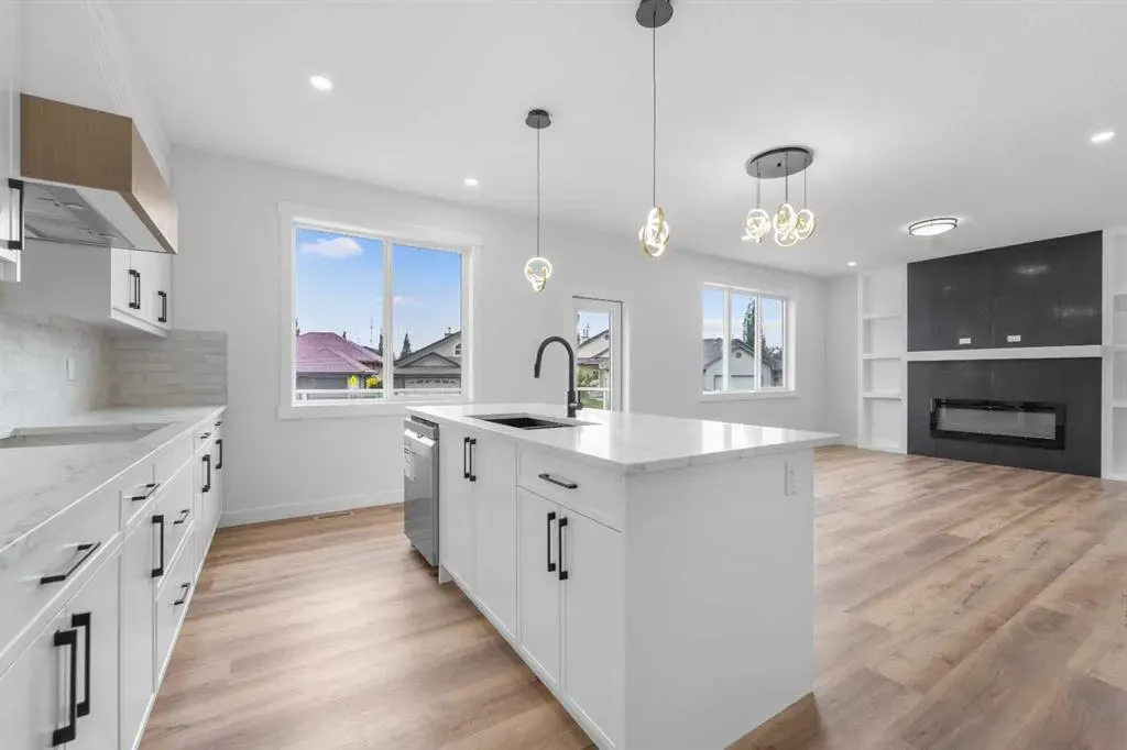 17 Lakes Estates Circle