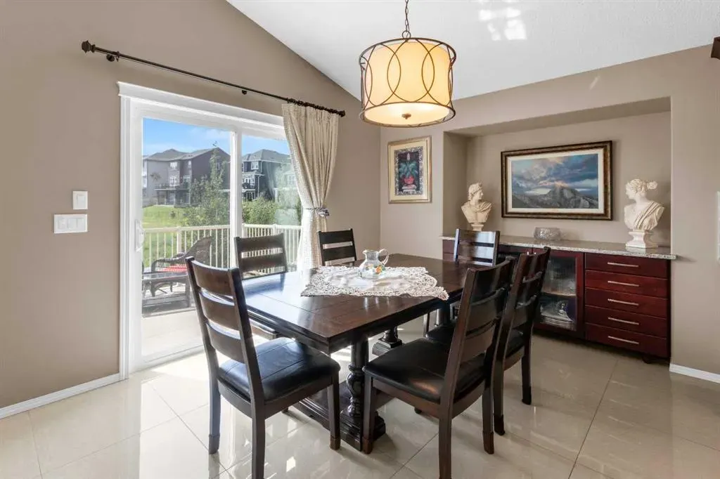 68 Nolanlake View NW