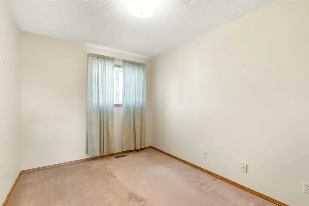 131 Tipping Close SE