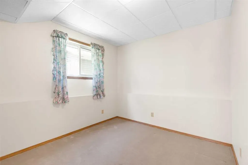 131 Tipping Close SE