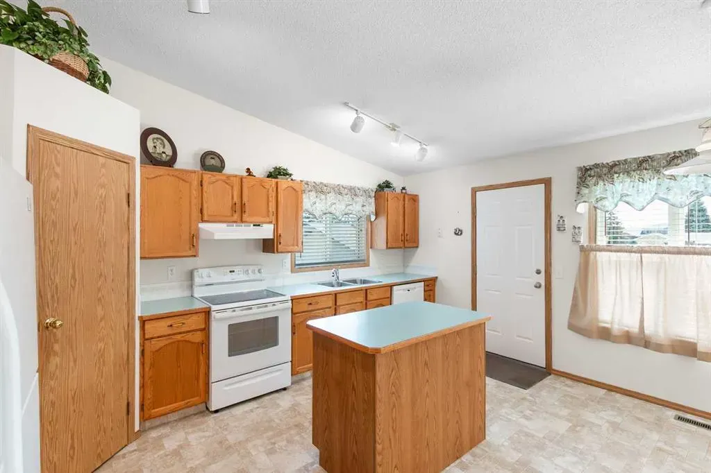 131 Tipping Close SE