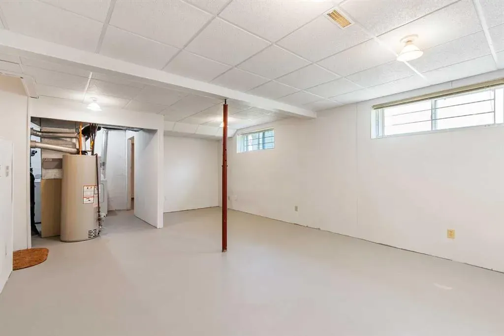 131 Tipping Close SE