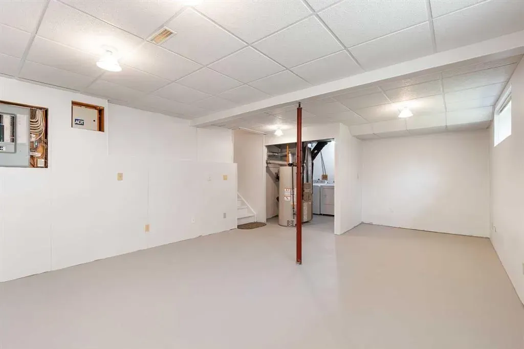 131 Tipping Close SE