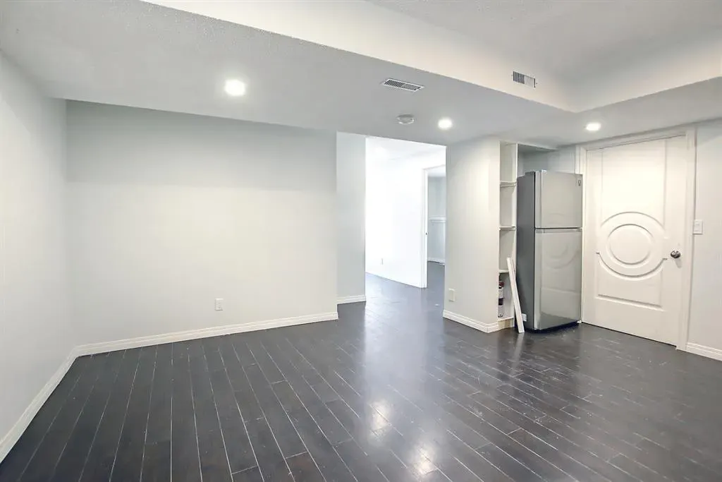 25 Panamount Crescent NW