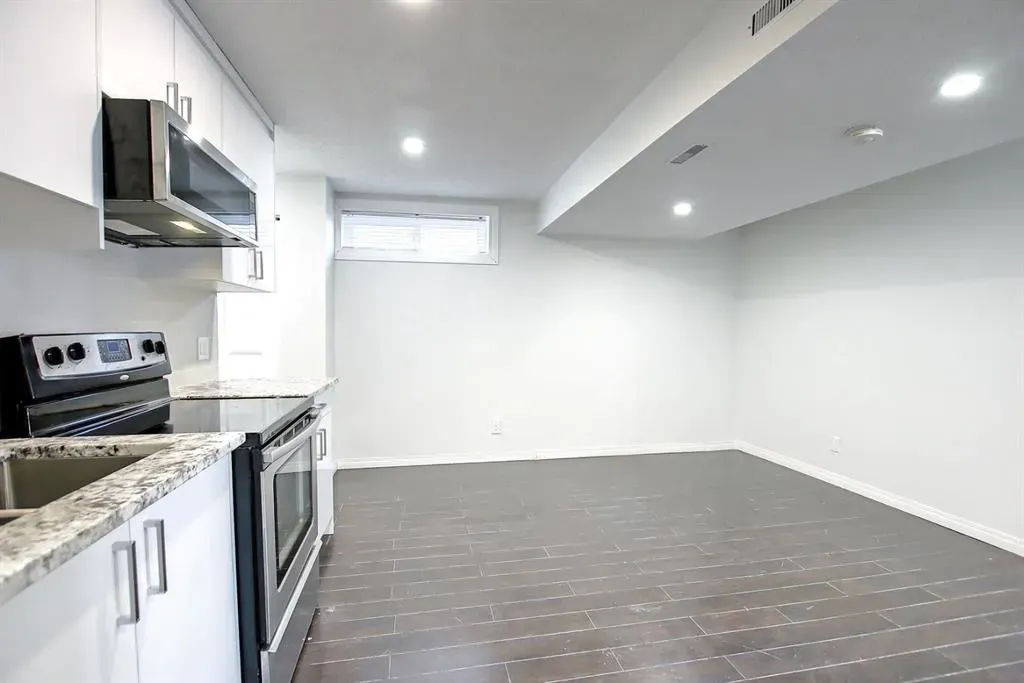 25 Panamount Crescent NW