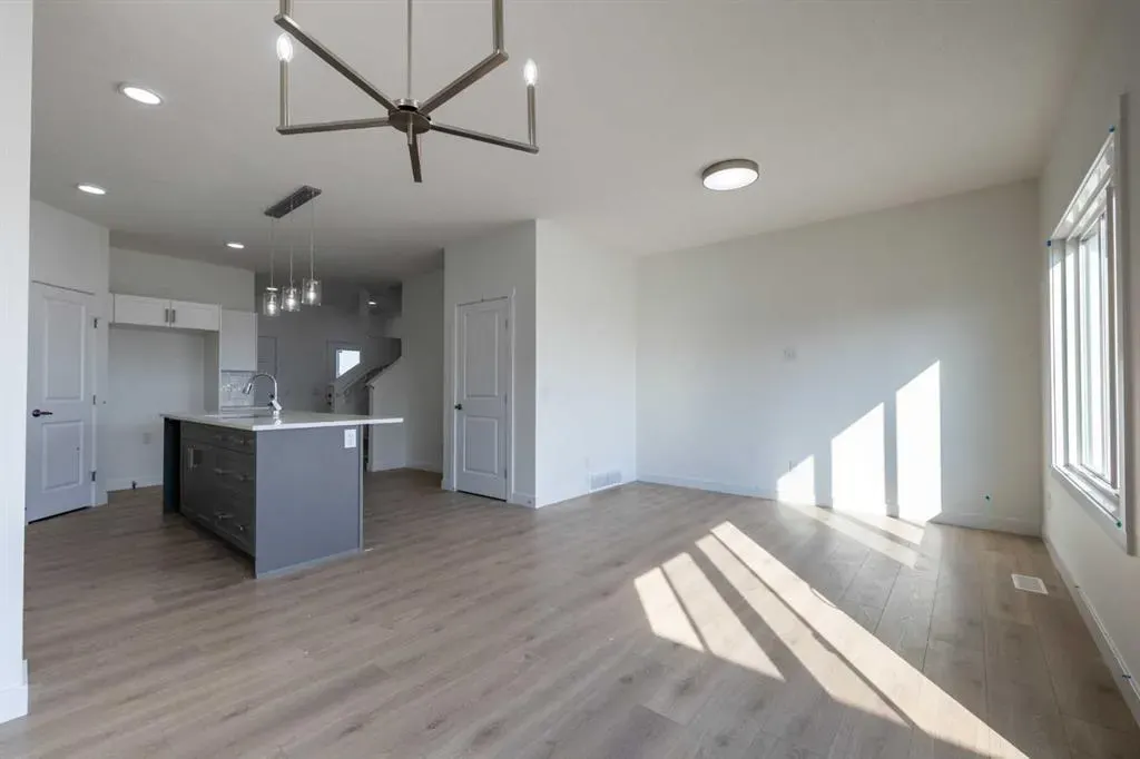 308 Edgefield Close