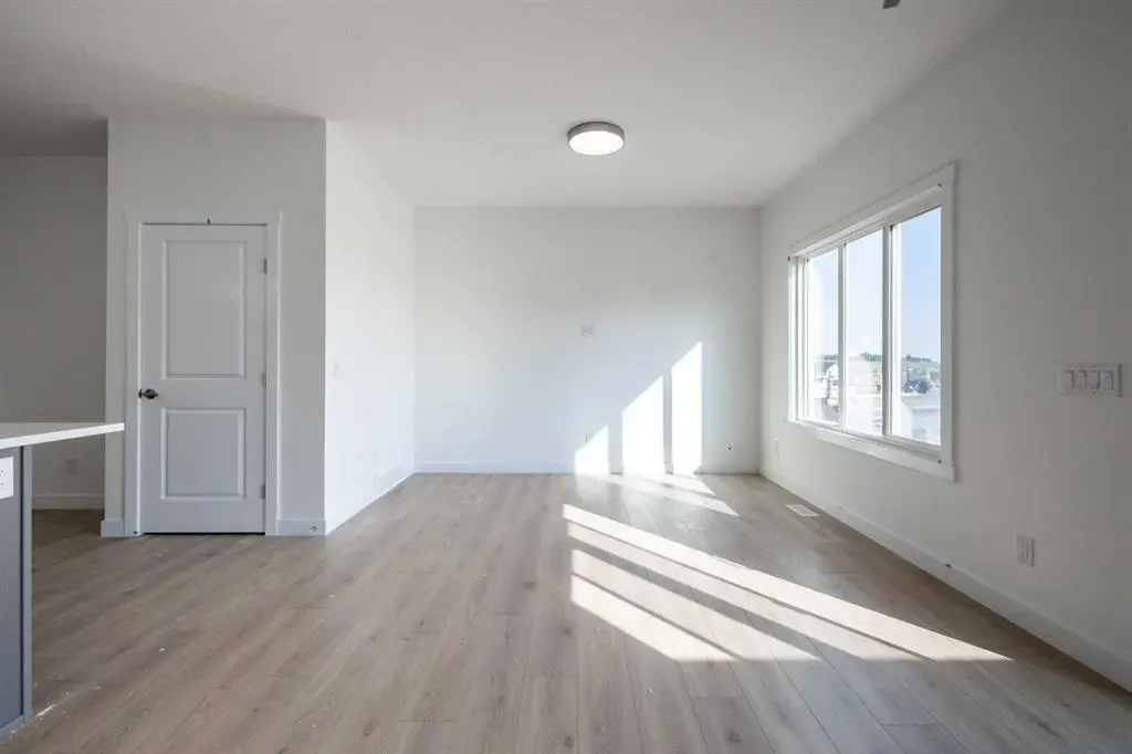 308 Edgefield Close