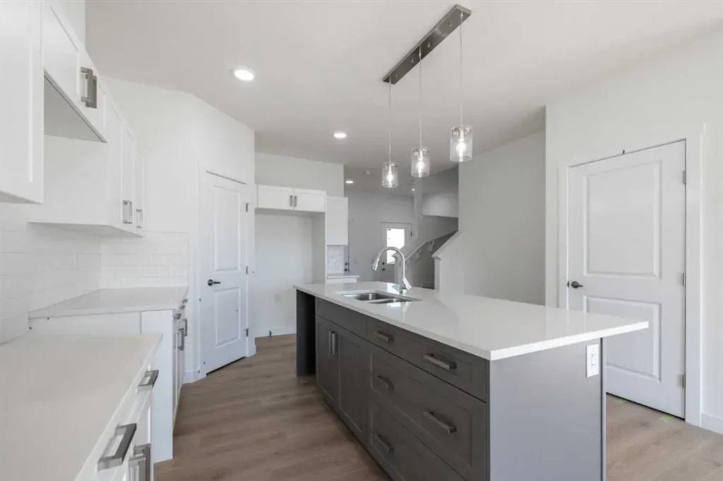 308 Edgefield Close