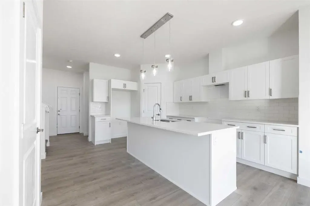 312 Edgefield Close