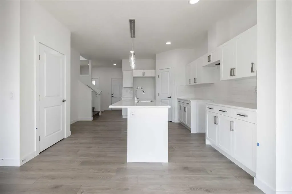 312 Edgefield Close