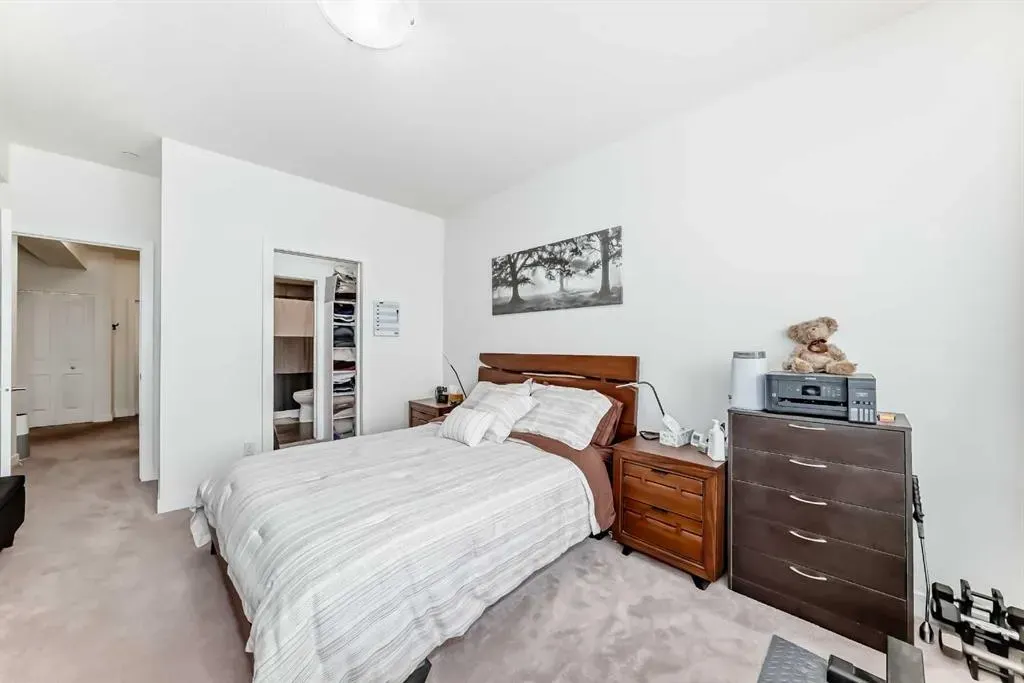 1005A Westmount Drive #211