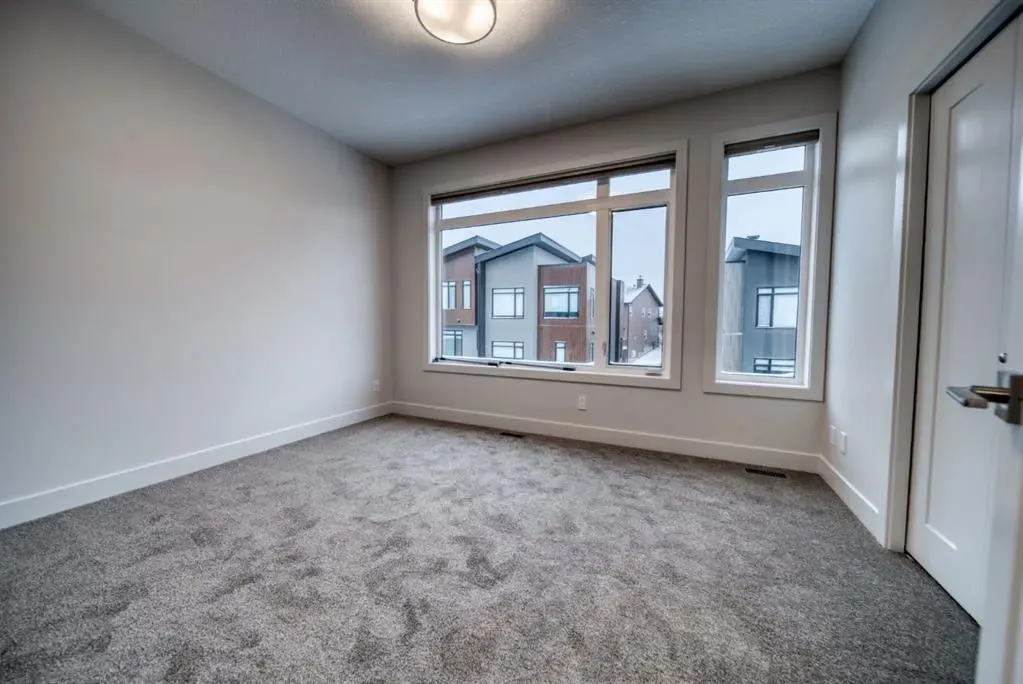 81 Royal Elm Green NW