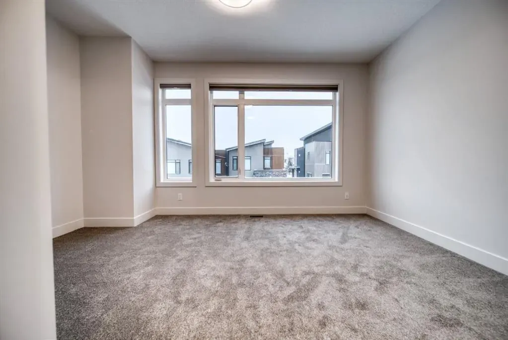 81 Royal Elm Green NW