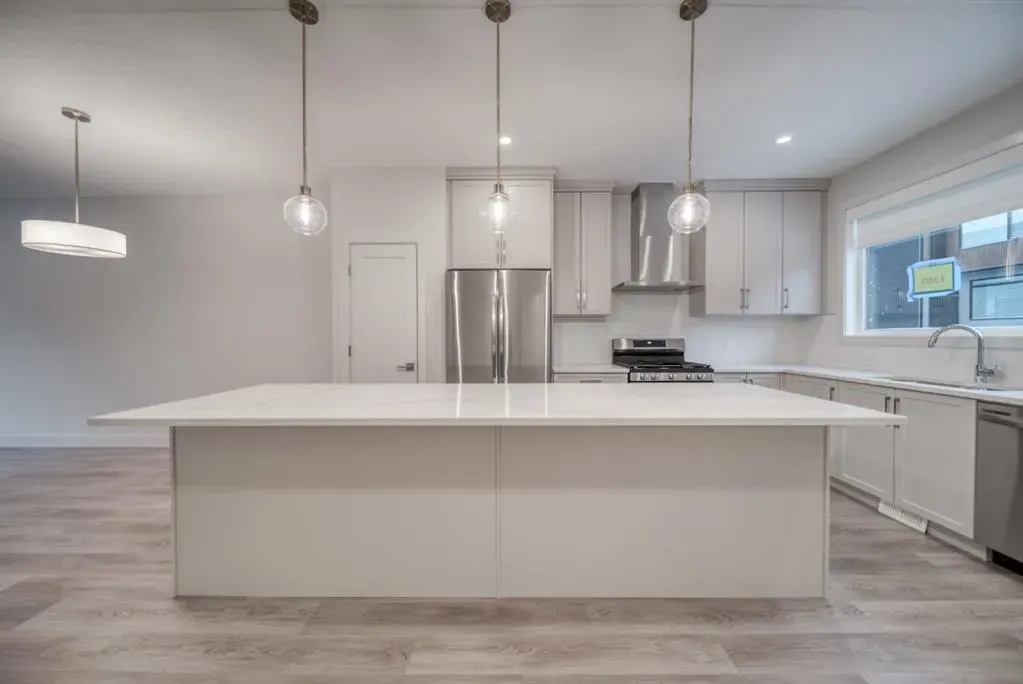 81 Royal Elm Green NW