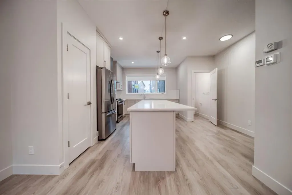81 Royal Elm Green NW