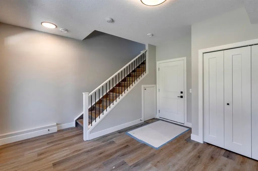 81 Royal Elm Green NW