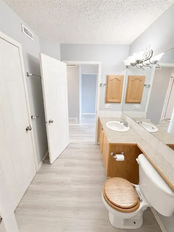 103 STRATHAVEN Drive E #323