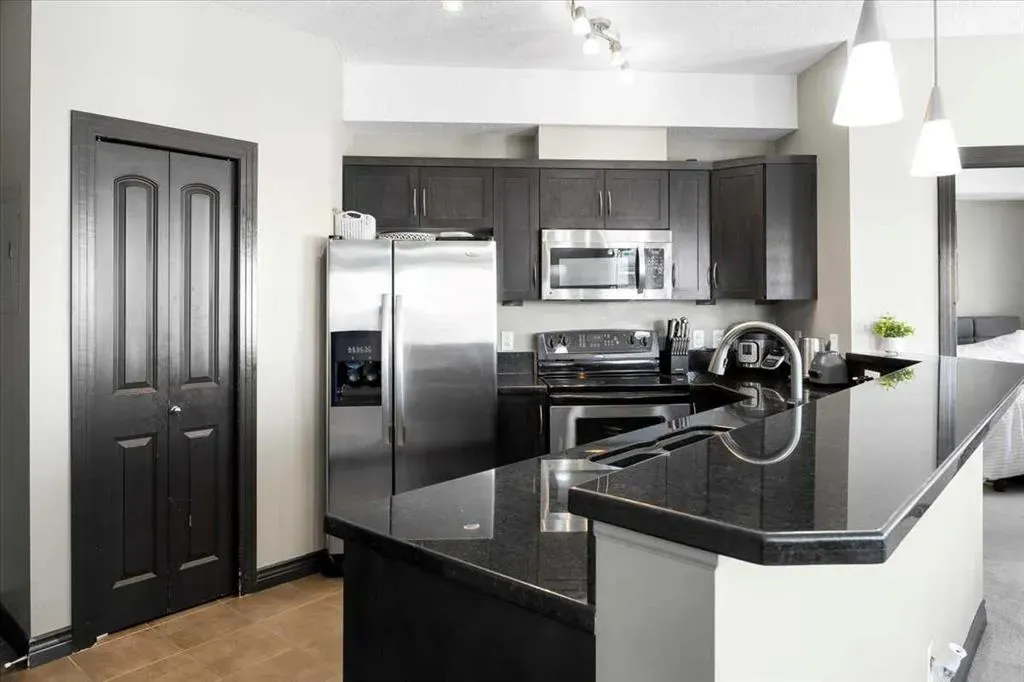 30 Royal Oak Plaza NW #326