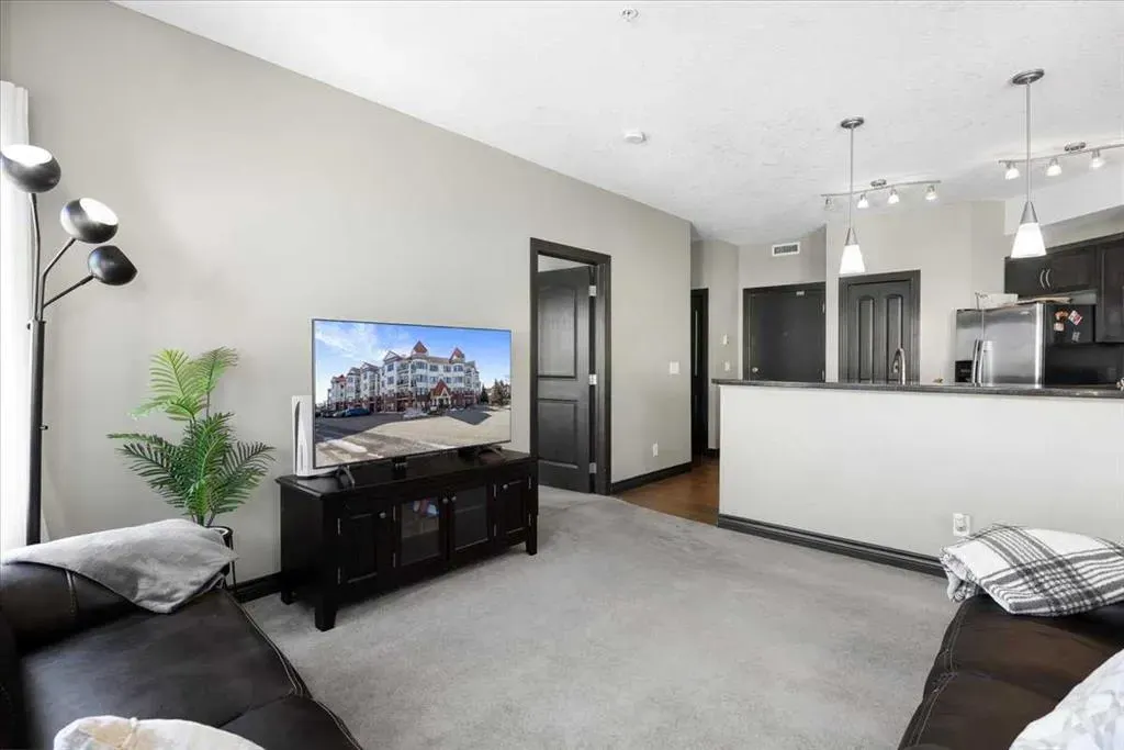 30 Royal Oak Plaza NW #326