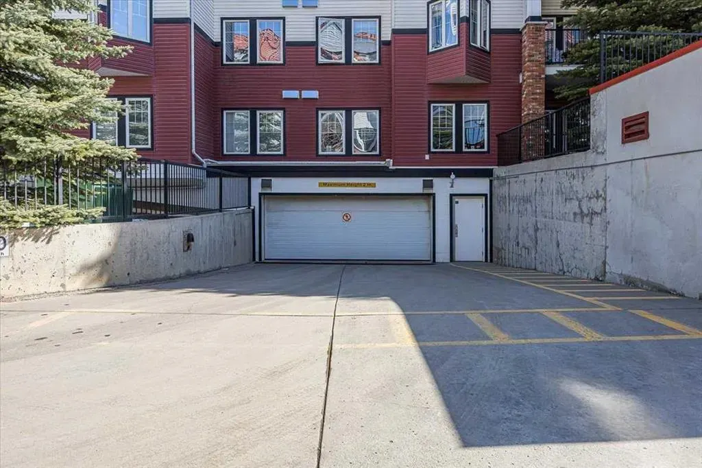 30 Royal Oak Plaza NW #326