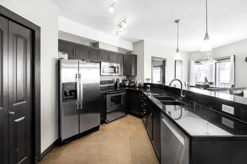30 Royal Oak Plaza NW #326