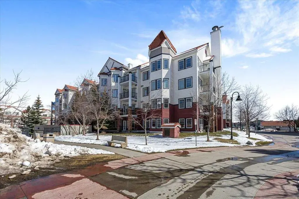 30 Royal Oak Plaza NW #326