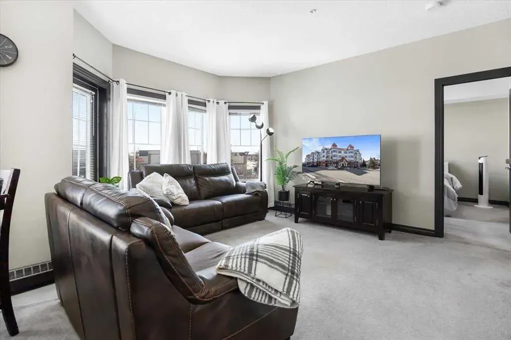30 Royal Oak Plaza NW #326