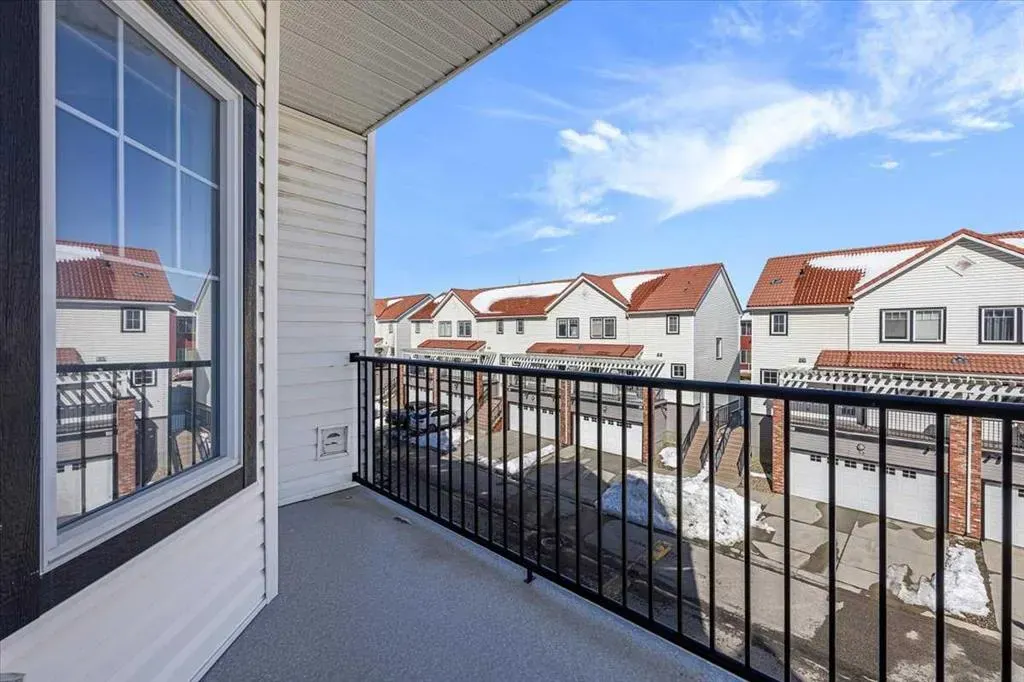 30 Royal Oak Plaza NW #326