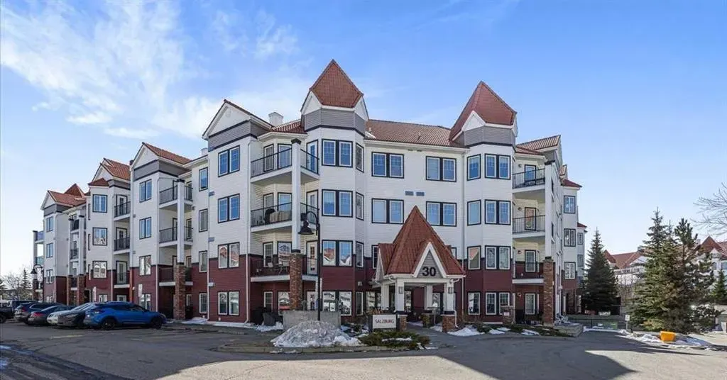 30 Royal Oak Plaza NW #326