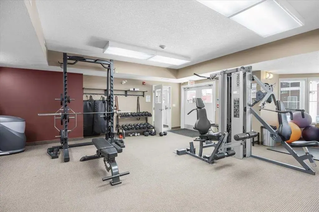 30 Royal Oak Plaza NW #326