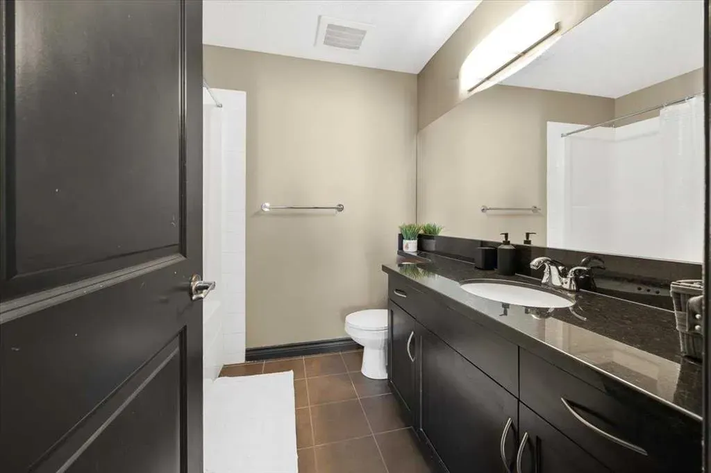 30 Royal Oak Plaza NW #326